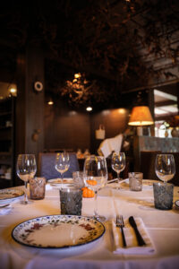 salon-comedor-chimenea-eventos-restaurante-castelldefels